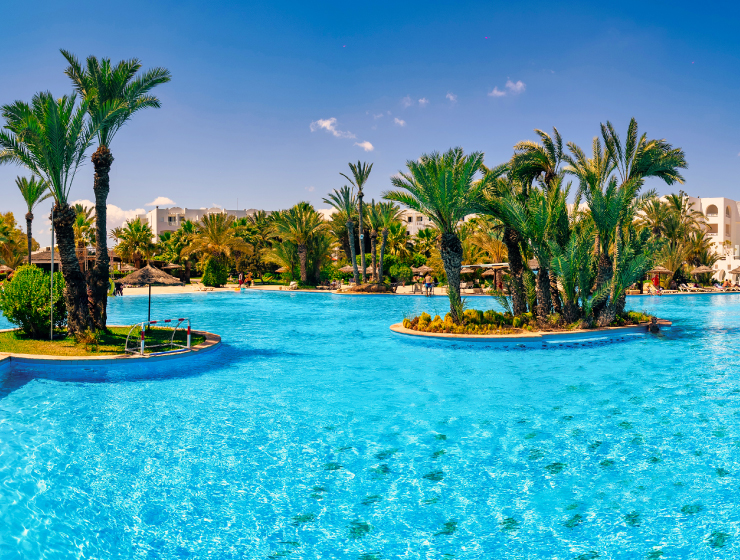 Voyage Paris → Djerba vs Barcelone → Djerba : Coût et Guide de Survie en Tunisie 2025