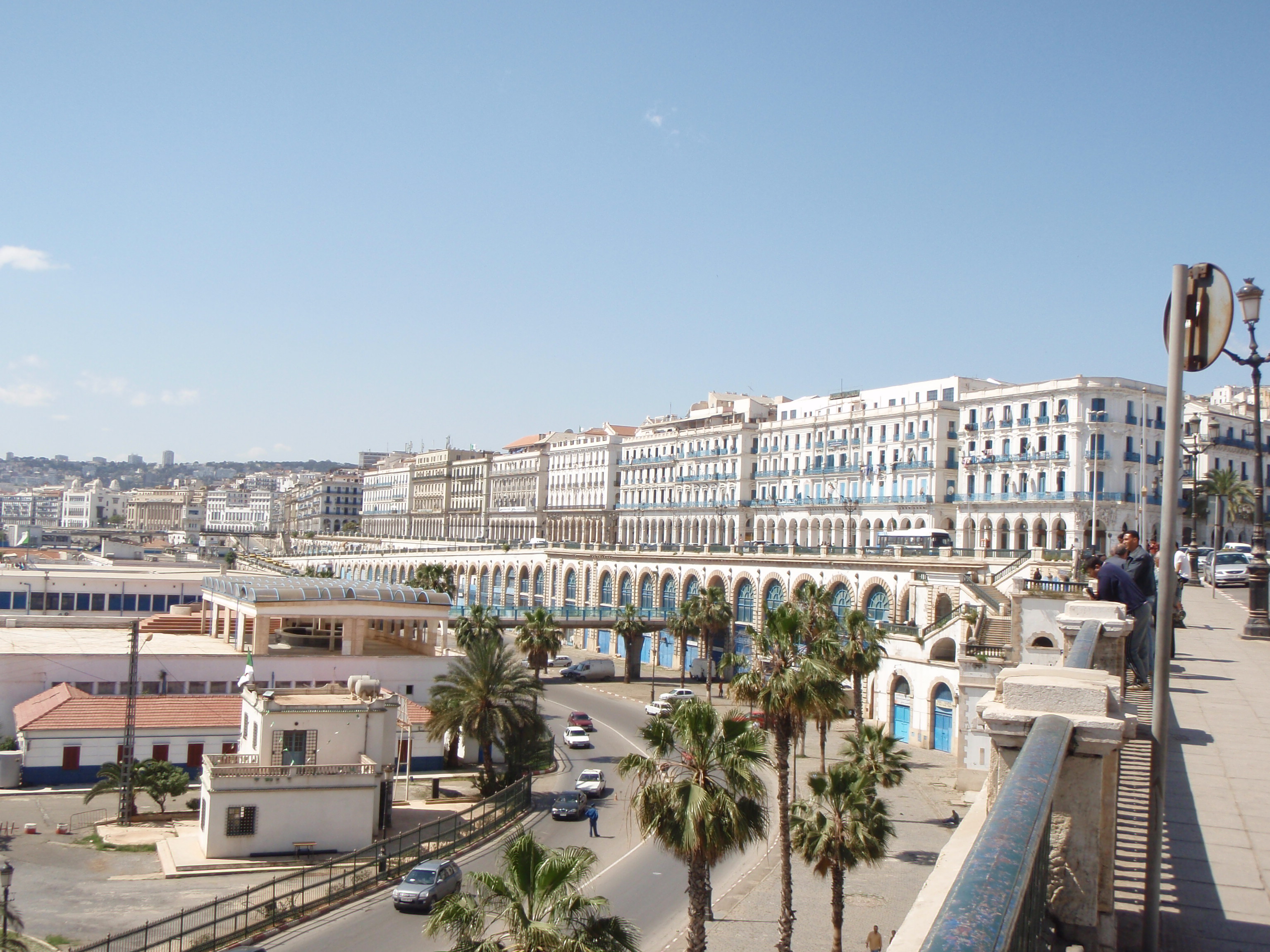 Hôtels et Nourriture à Alger : Guide Complet des Prix en Euros